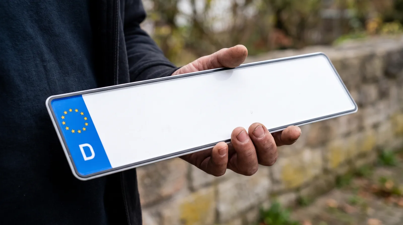 Plaque d'immatriculation vierge avec sa bande européenne